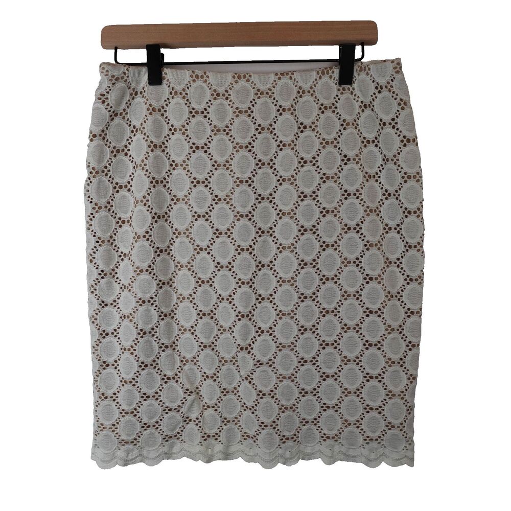 Versona Skirt Large White Eyelet Lined Knee Length Lace Elastic Waist Pull On